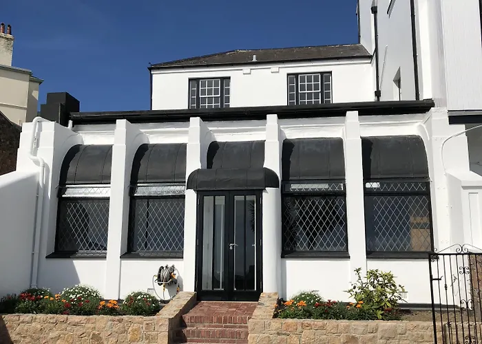 Almorah Saint Helier Jersey